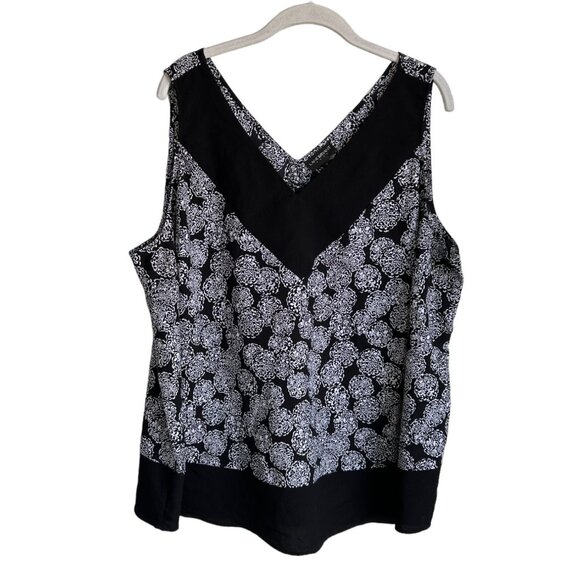 Lane Bryant Tops - Lane Bryant Sleeveless V-Neck Top in Black / White -  Size 20